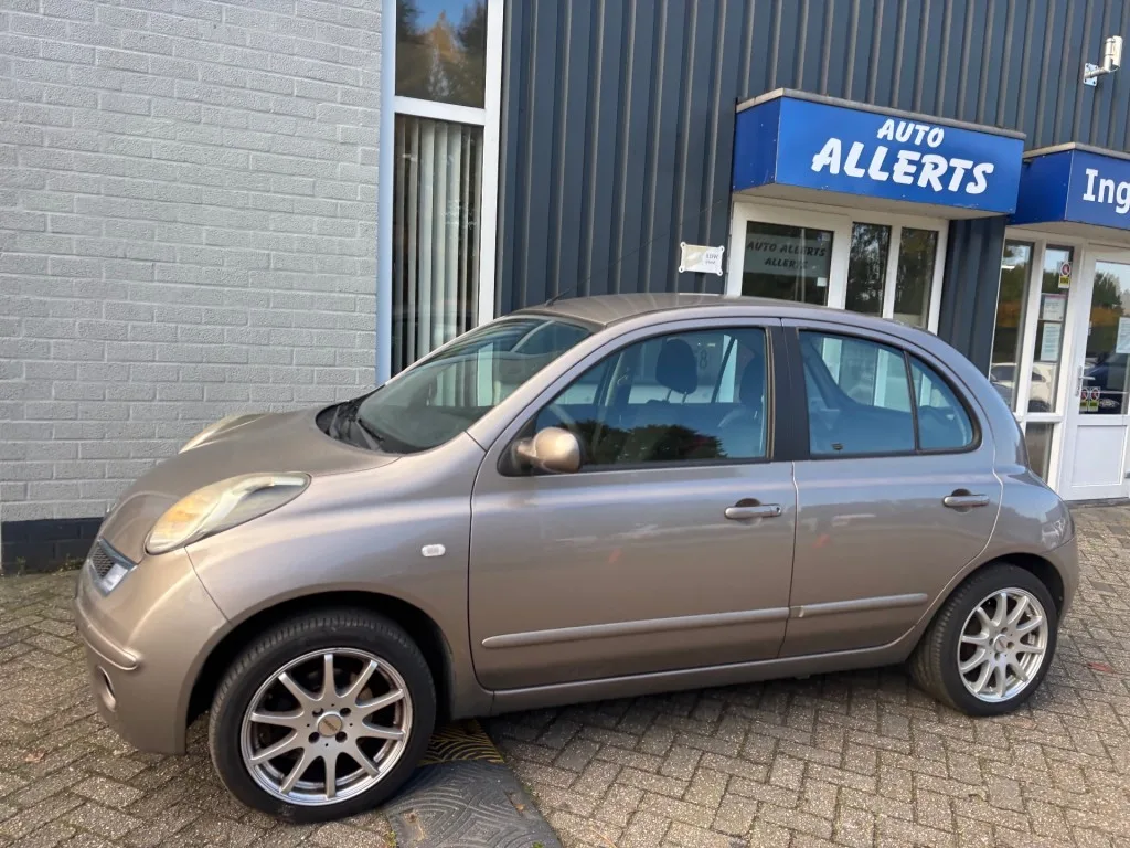 Nissan Micra (2010) — foto 1