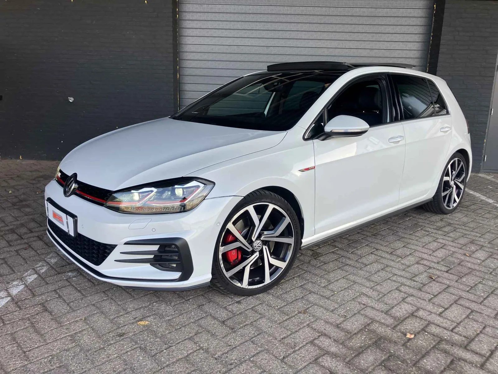Volkswagen Golf (2019) — foto 1
