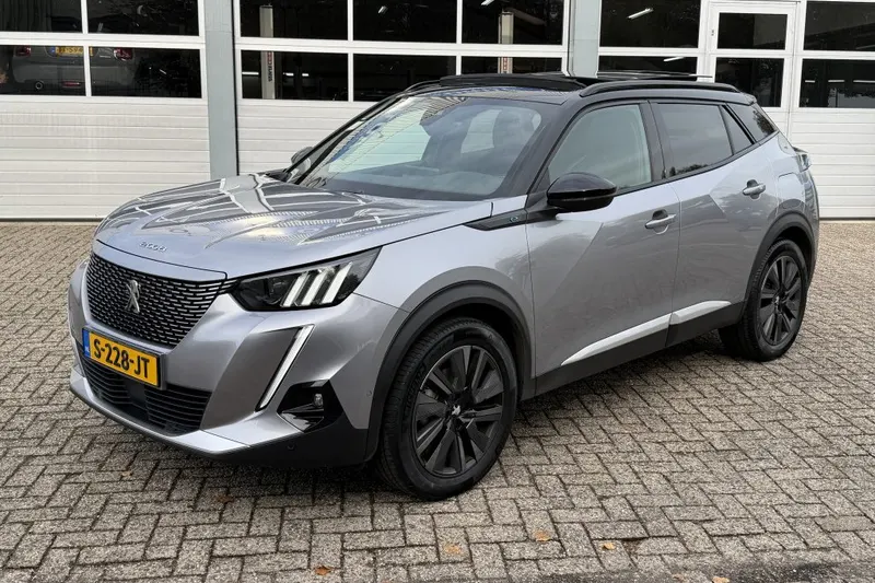 Peugeot e-2008 (2023)