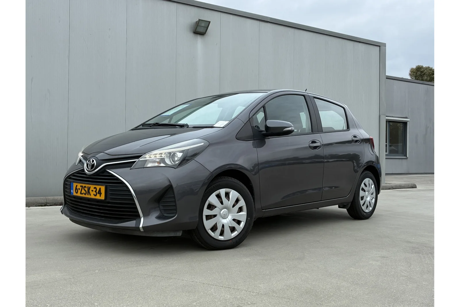 Toyota Yaris (2015) — foto 1