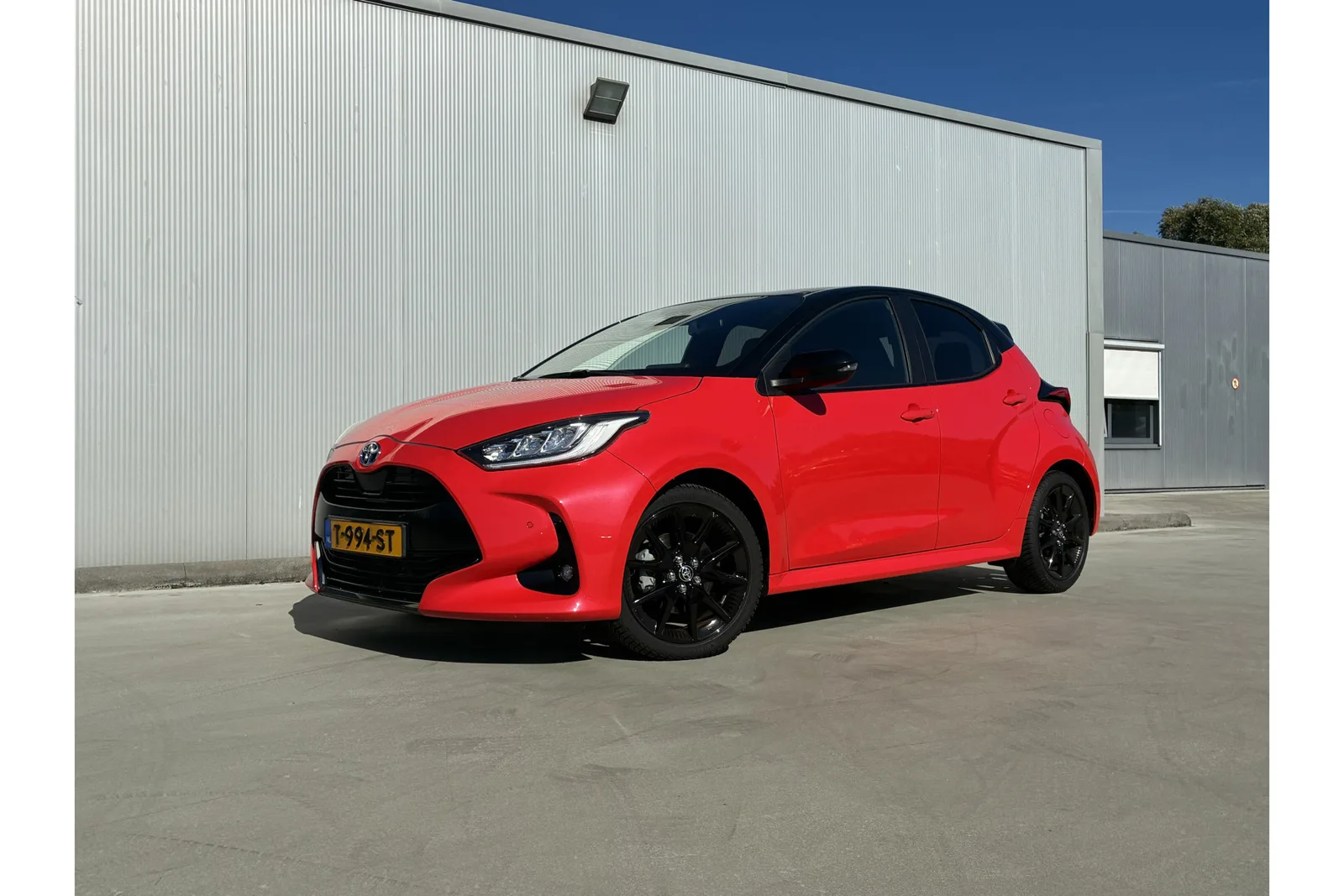 Toyota Yaris (2023) — foto 1