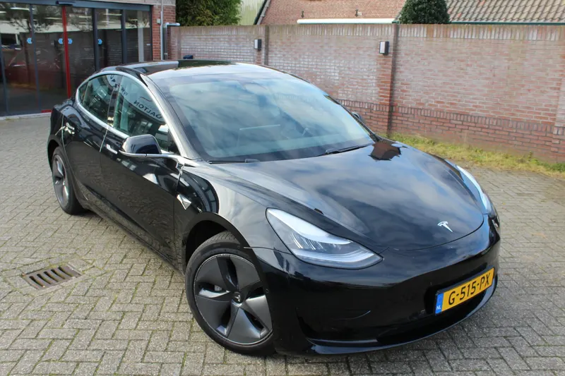 Tesla Model 3 (2019)