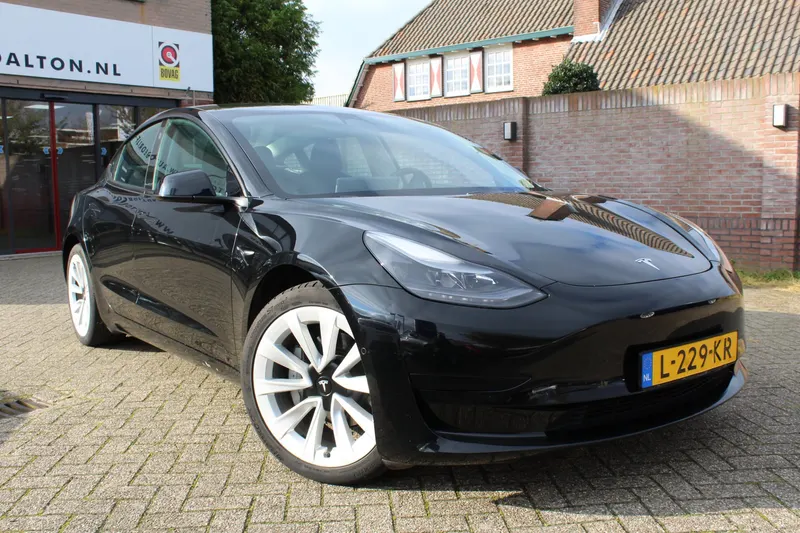 Tesla Model 3 (2021)