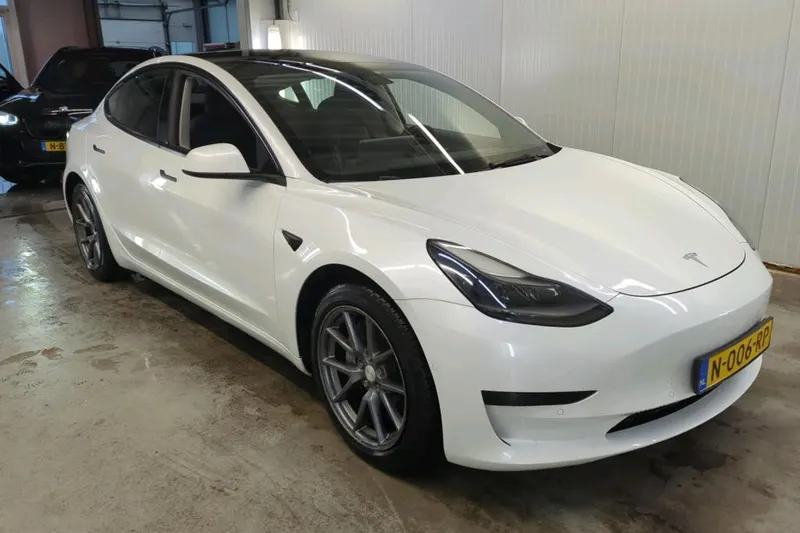 Tesla Model 3 (2021)