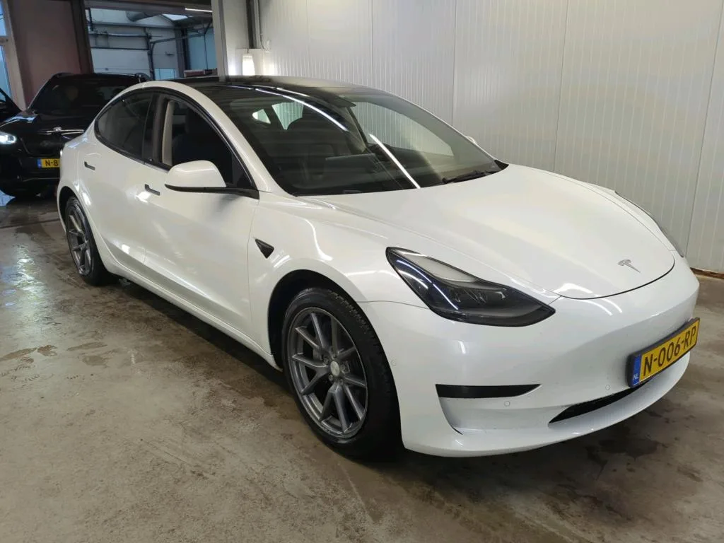 Tesla Model 3 (2021) — foto 1