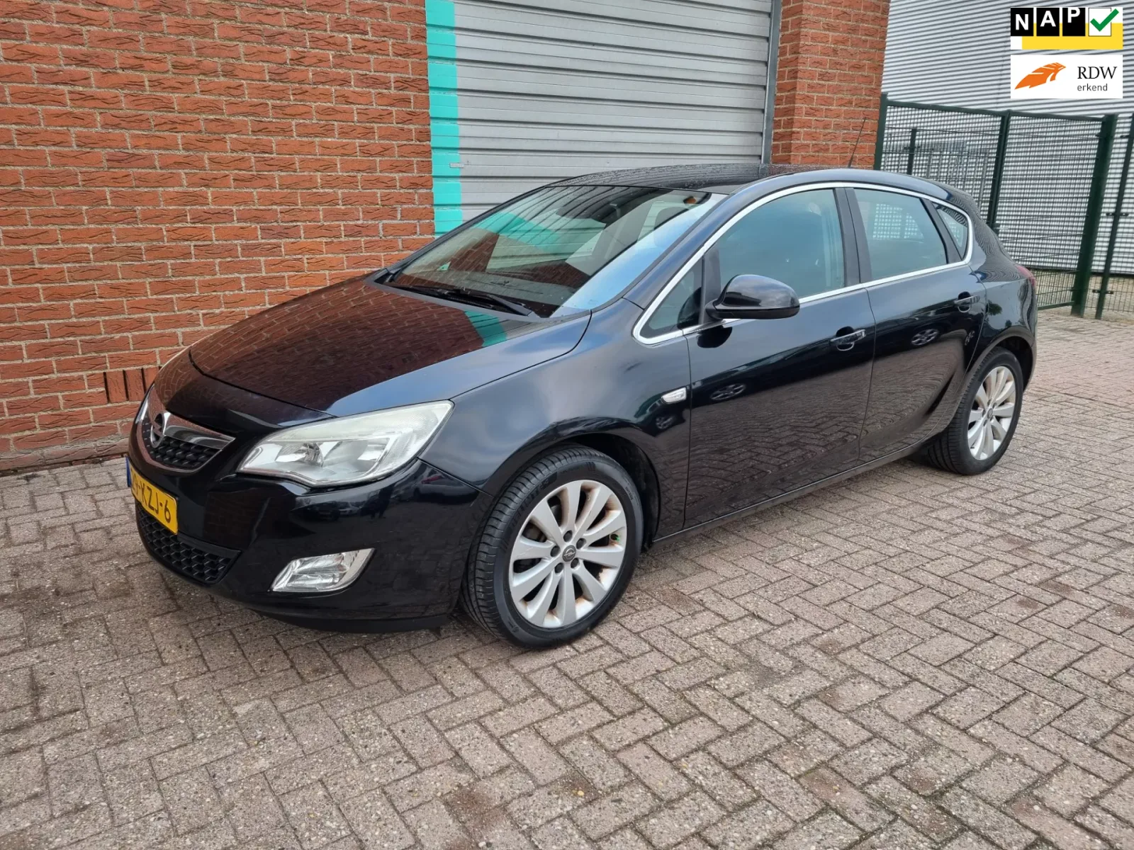 Opel Astra (2010) — foto 1