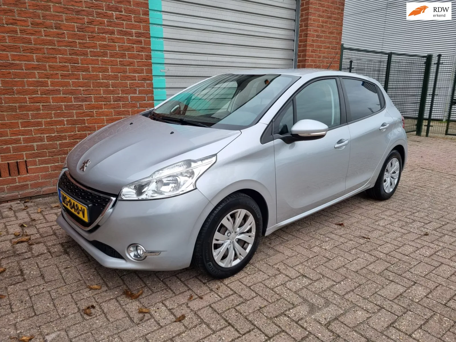 Peugeot 208 (2014) — foto 1