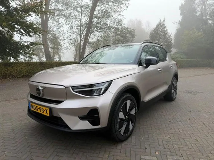 Volvo XC40 (2023) — foto 1