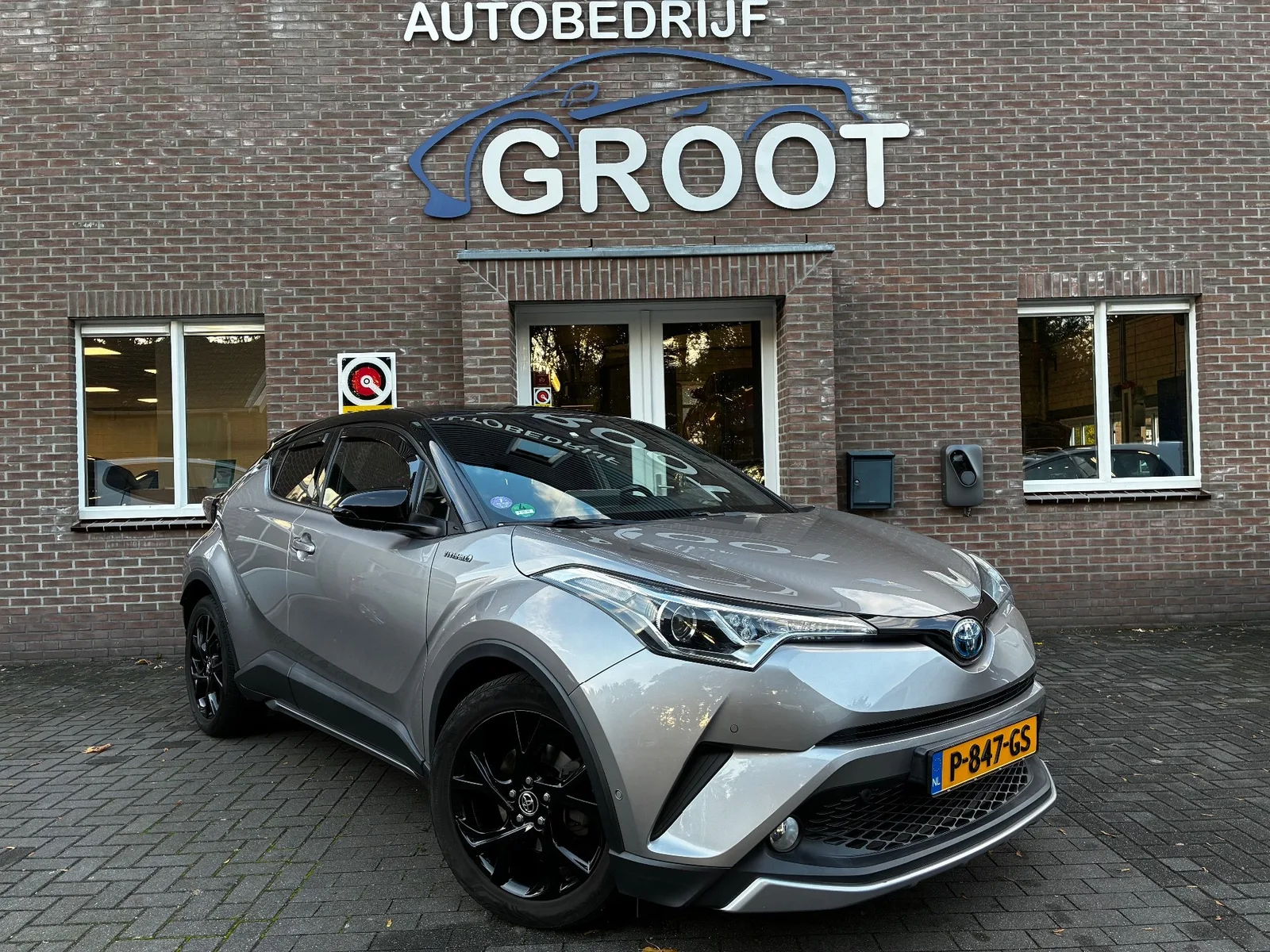Toyota C-HR (2018) — foto 1