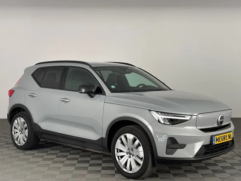 Volvo EX40 (2025) — foto 1