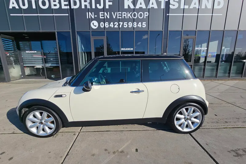 MINI Cooper (2005)