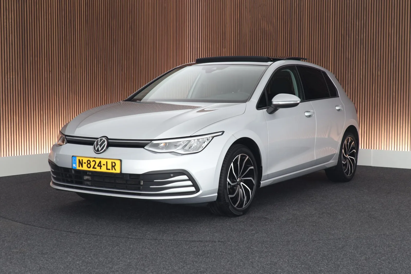 Volkswagen Golf (2020) — foto 1