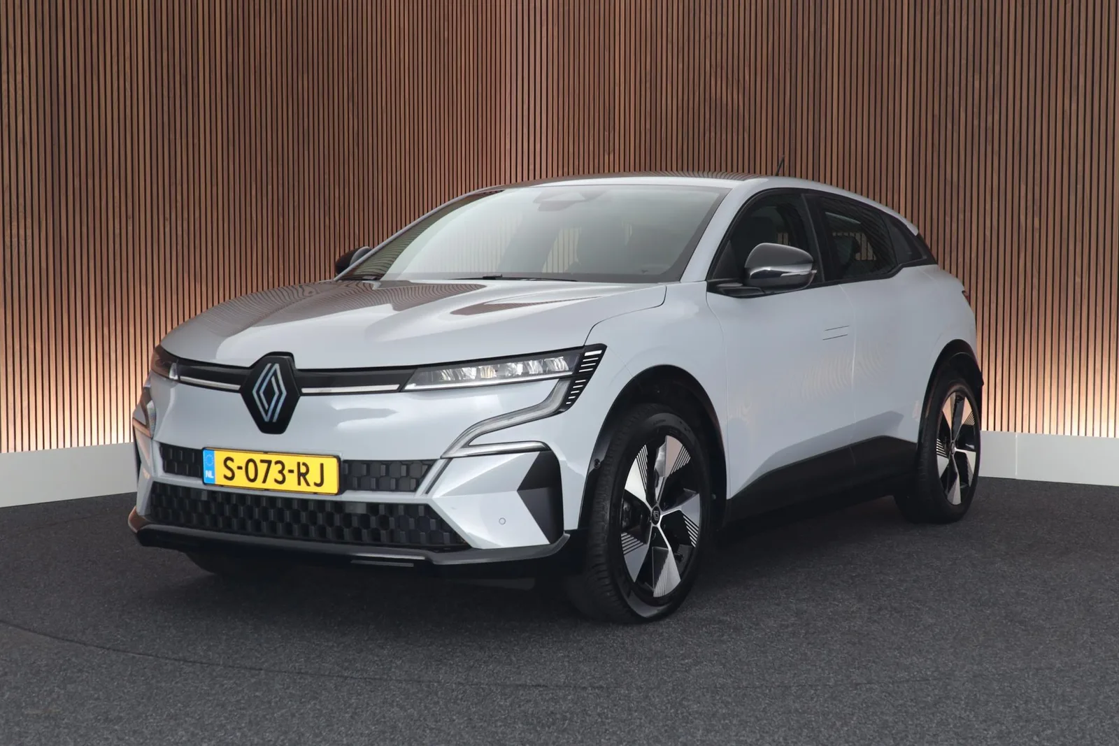 Renault Mégane E-Tech (2023) — foto 1