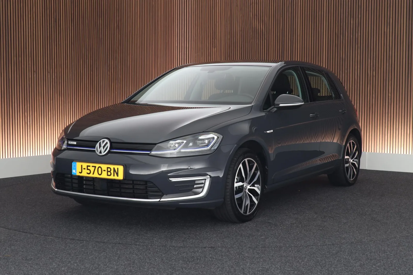 Volkswagen e-Golf (2020) — foto 1