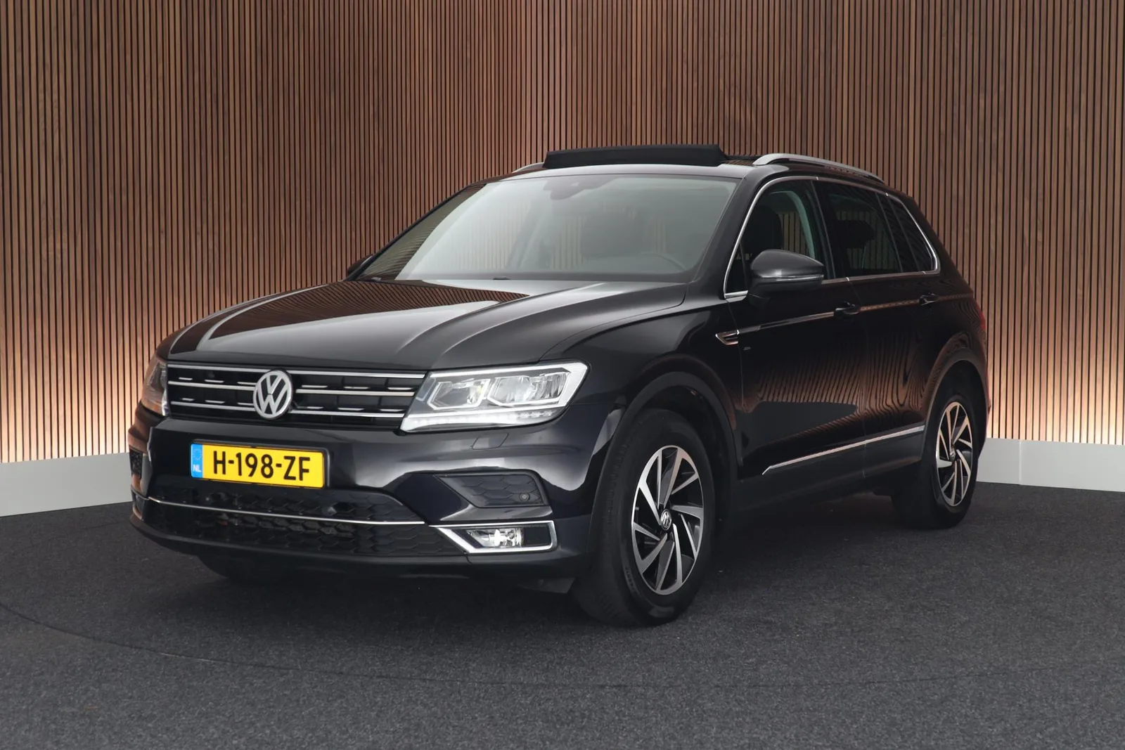 Volkswagen Tiguan (2018) — foto 1