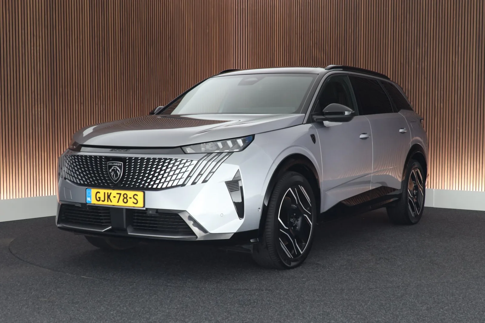 Peugeot E-5008 (2024) — foto 1