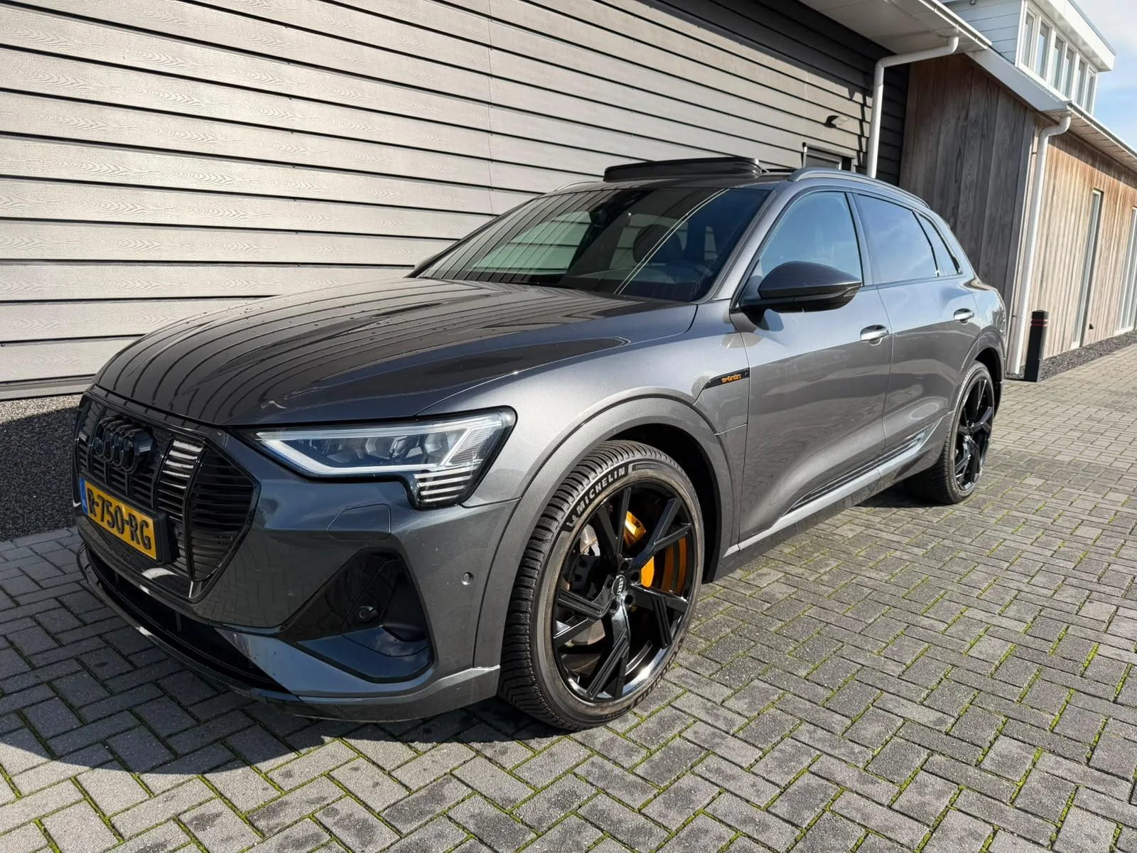 Audi e-tron (2022) — foto 1