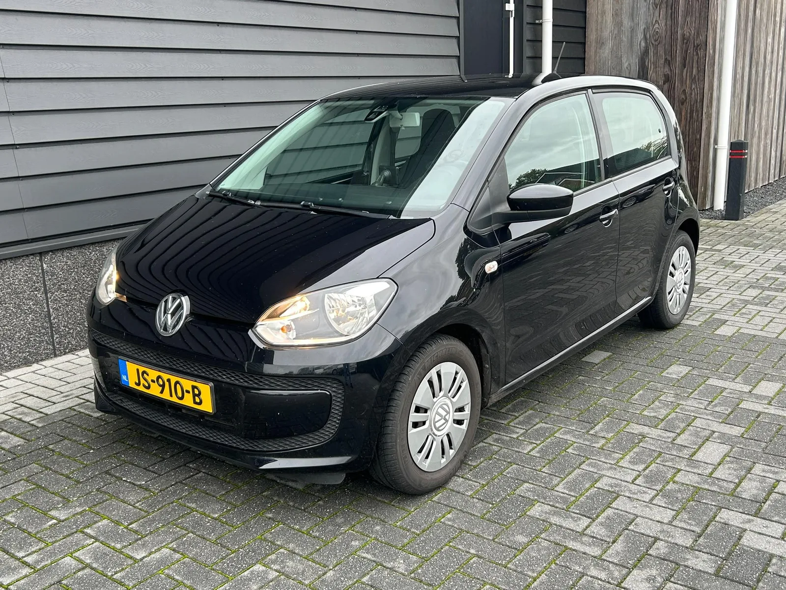 Volkswagen Up! (2016) — foto 1