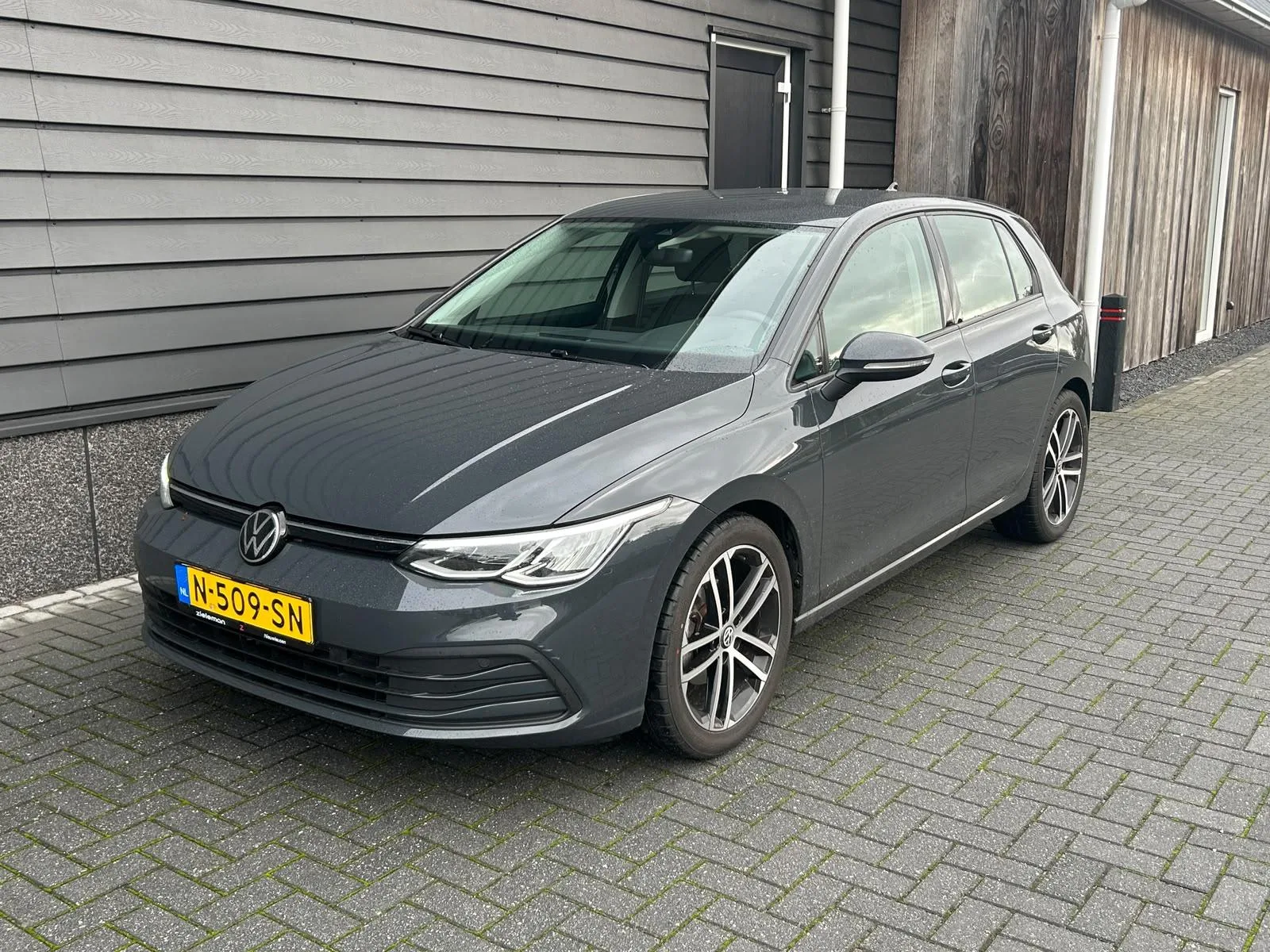 Volkswagen Golf (2022) — foto 1