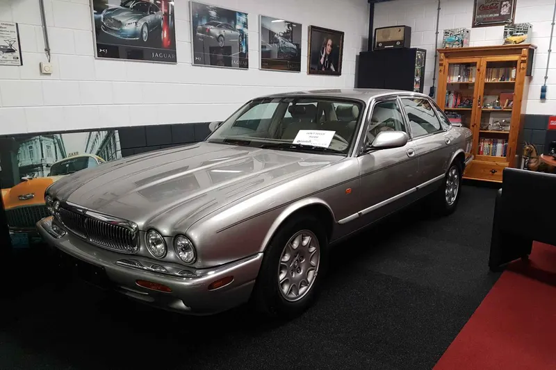 Jaguar XJ (1998)