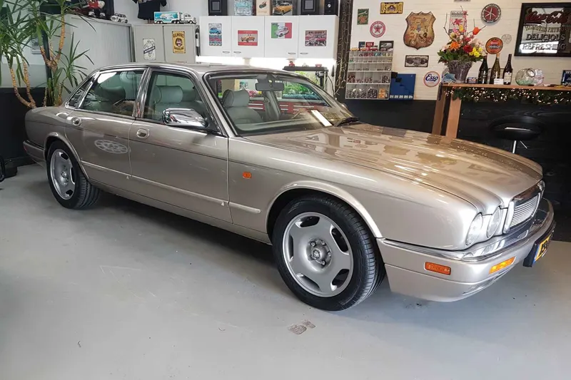 Jaguar XJ (1997)