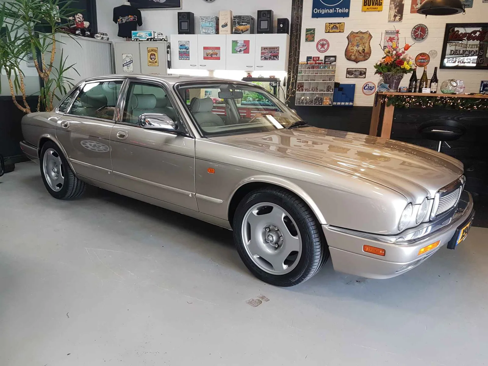 Jaguar XJ (1997) — foto 1