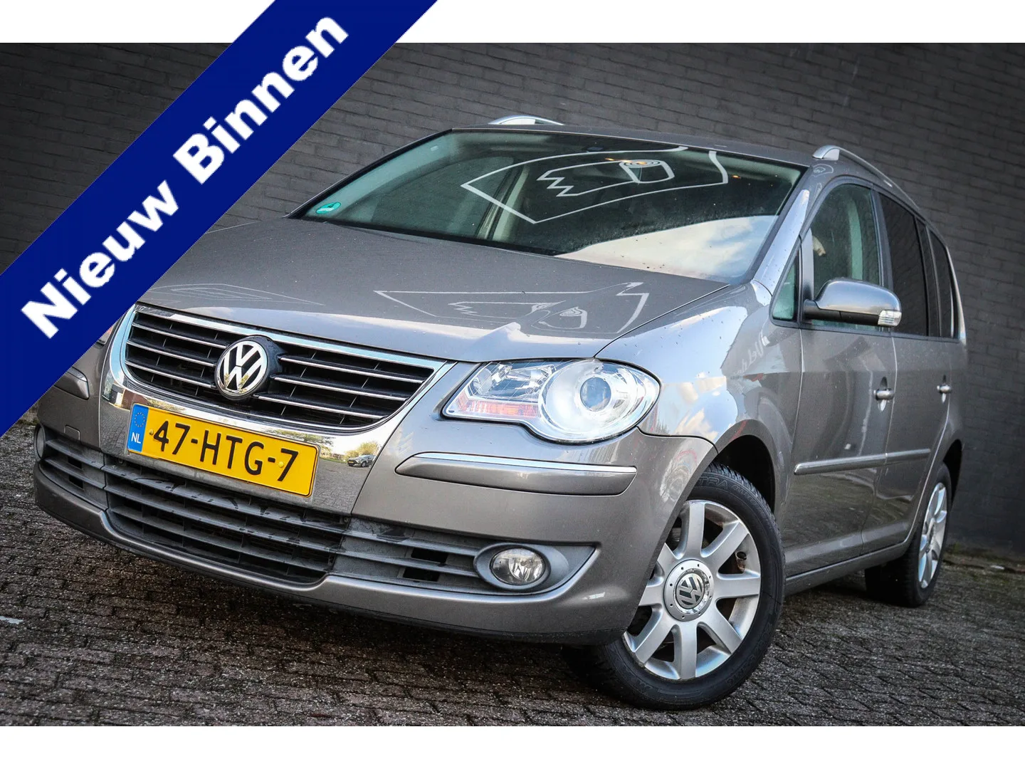 Volkswagen Touran (2009) — foto 1