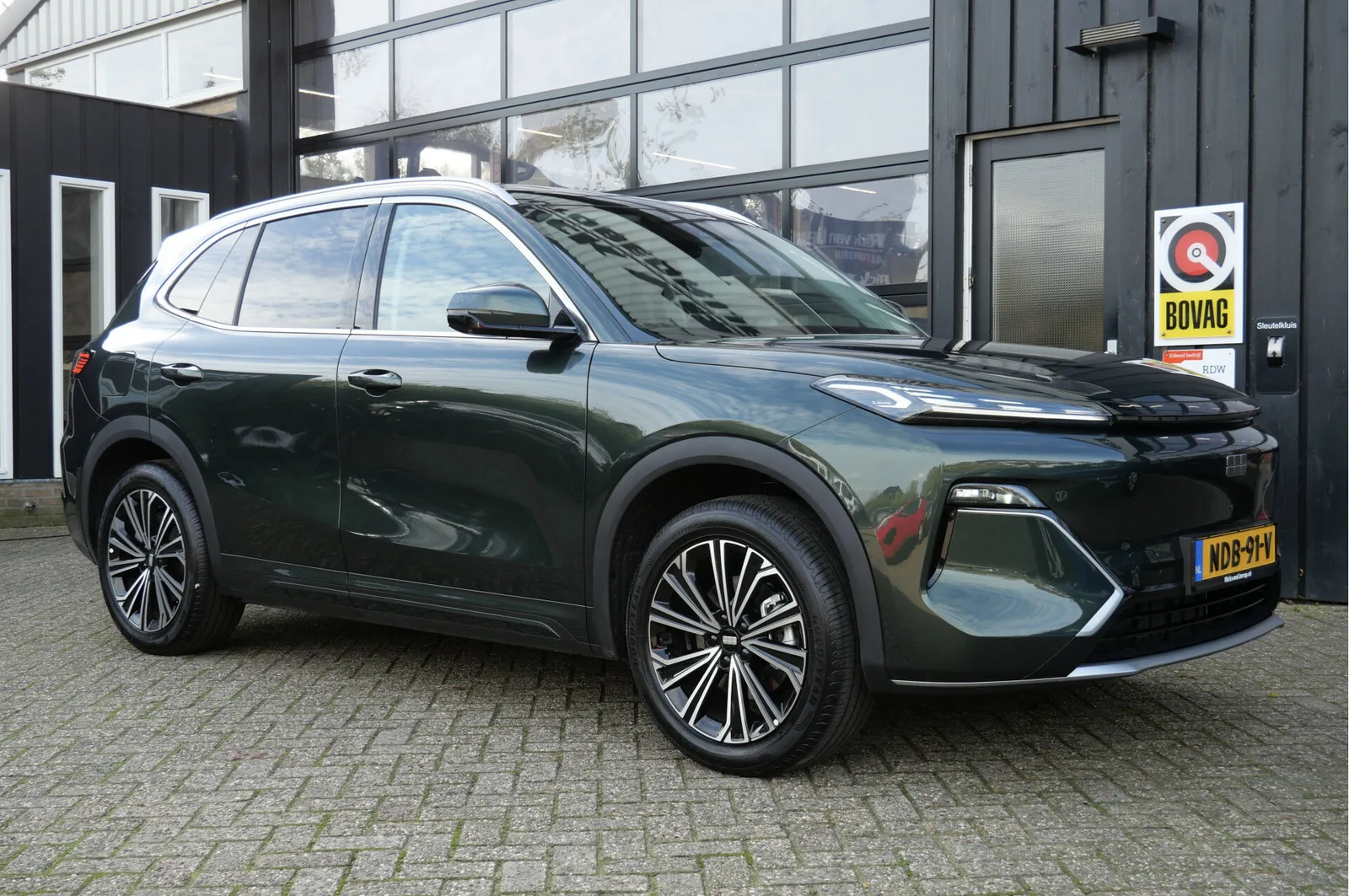Geely Starray EM-i (2026) — foto 1