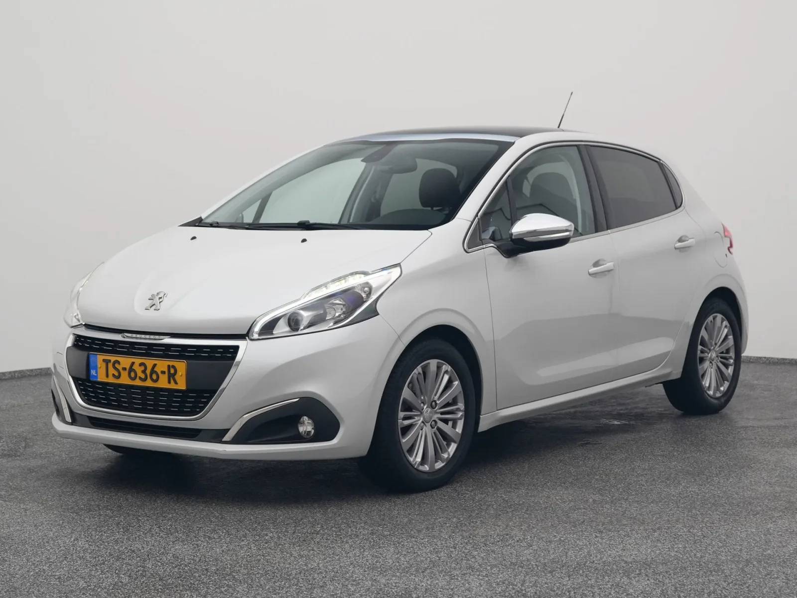 Peugeot 208 (2018) — foto 1