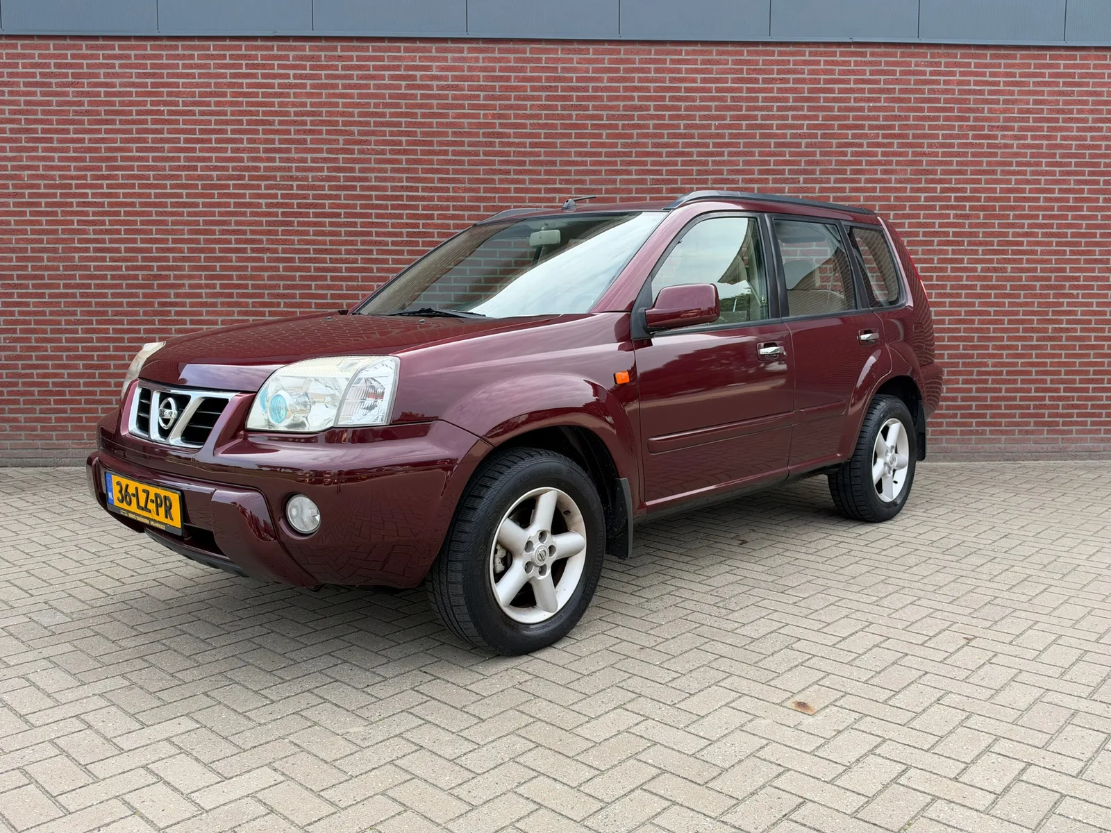 Nissan X-Trail (2003) — foto 1