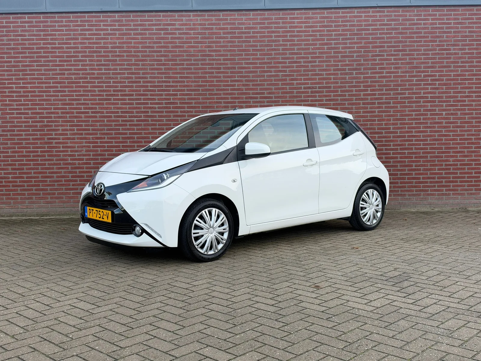 Toyota Aygo (2017) — foto 1