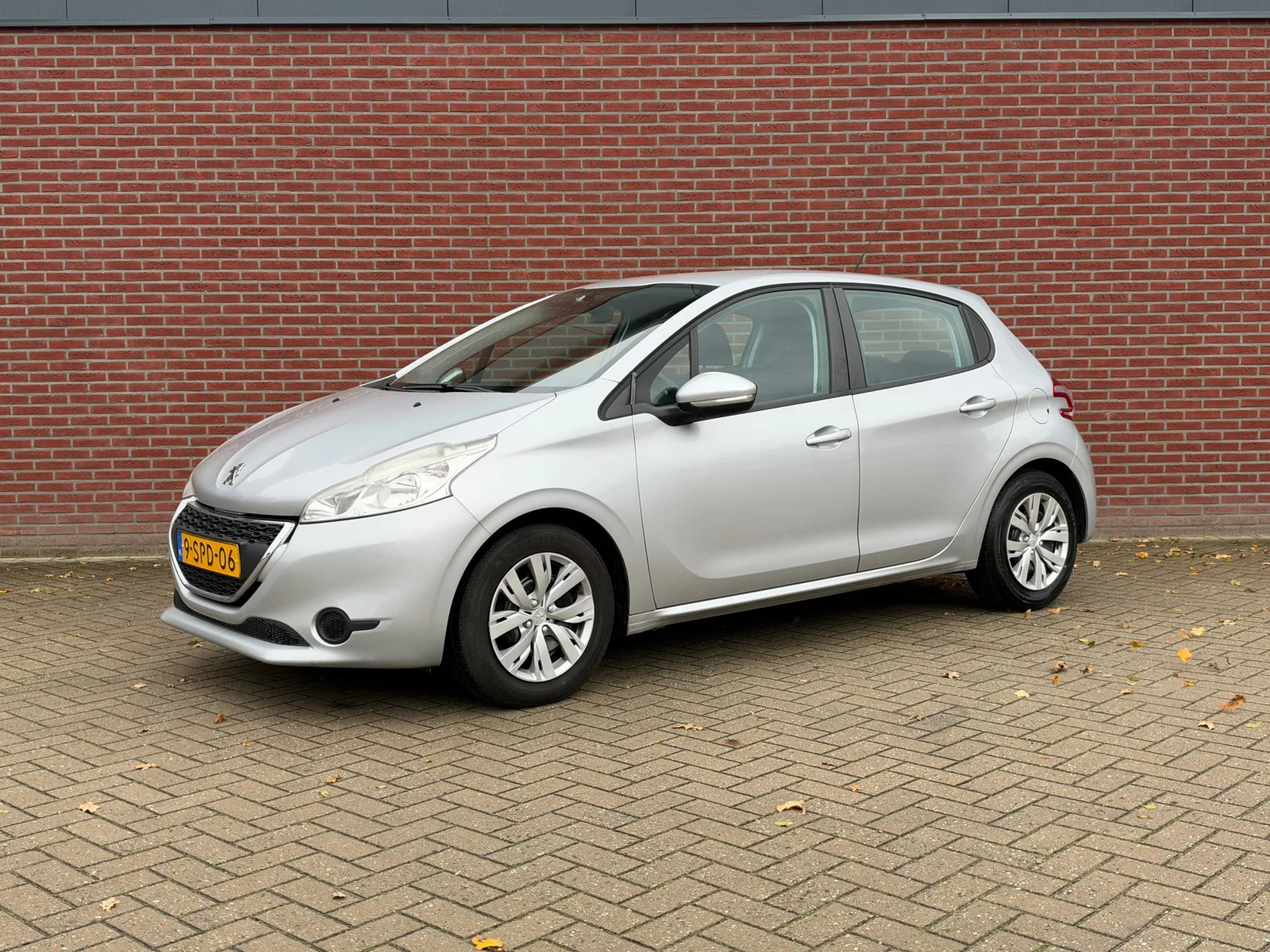 Peugeot 208 (2013) — foto 1