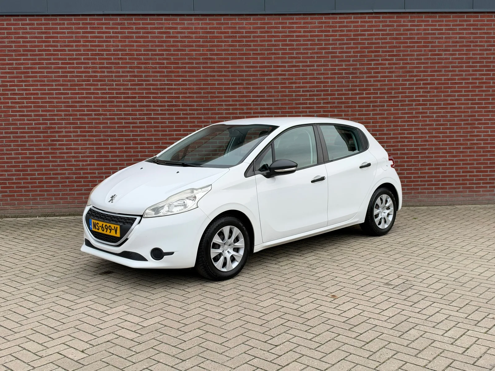 Peugeot 208 (2014) — foto 1