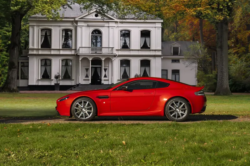 Aston Martin V8 Vantage (2012)