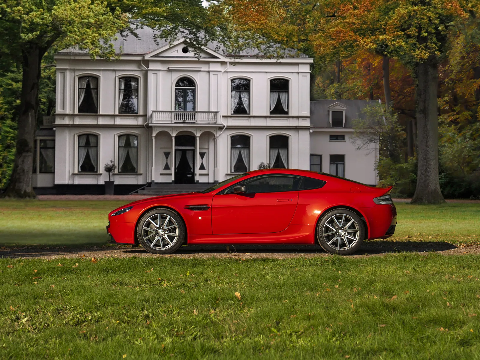 Aston Martin V8 Vantage (2012) — foto 1