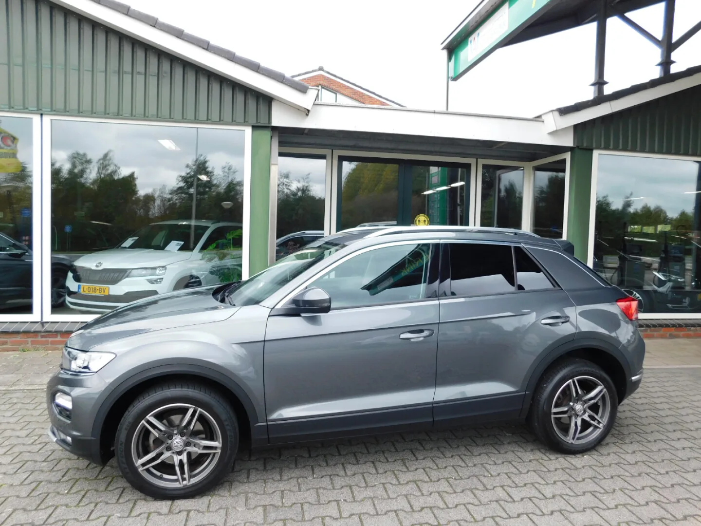 Volkswagen T-Roc (2019) — foto 1