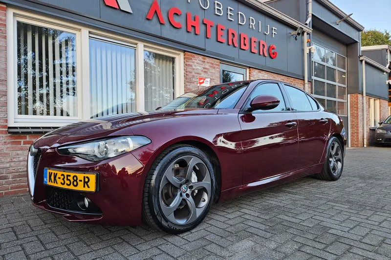 Alfa Romeo Giulia (2016)