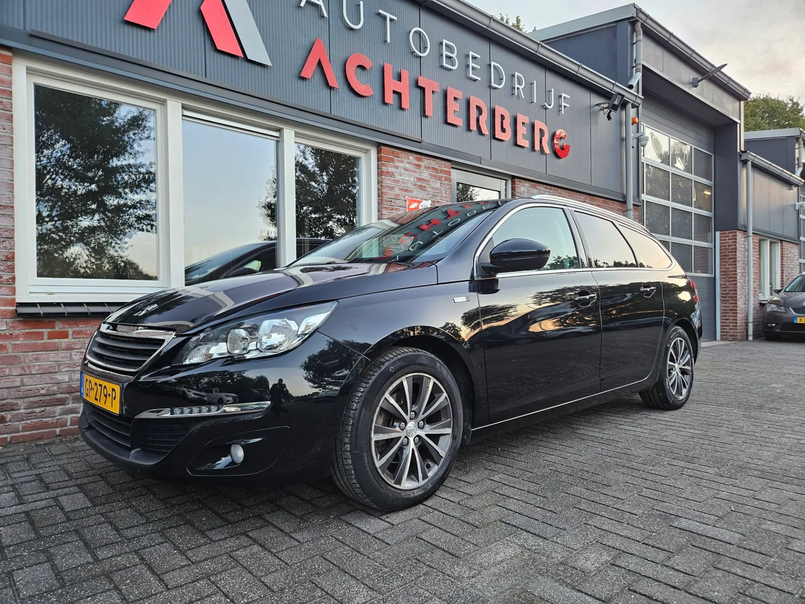 Peugeot 308 (2015) — foto 1