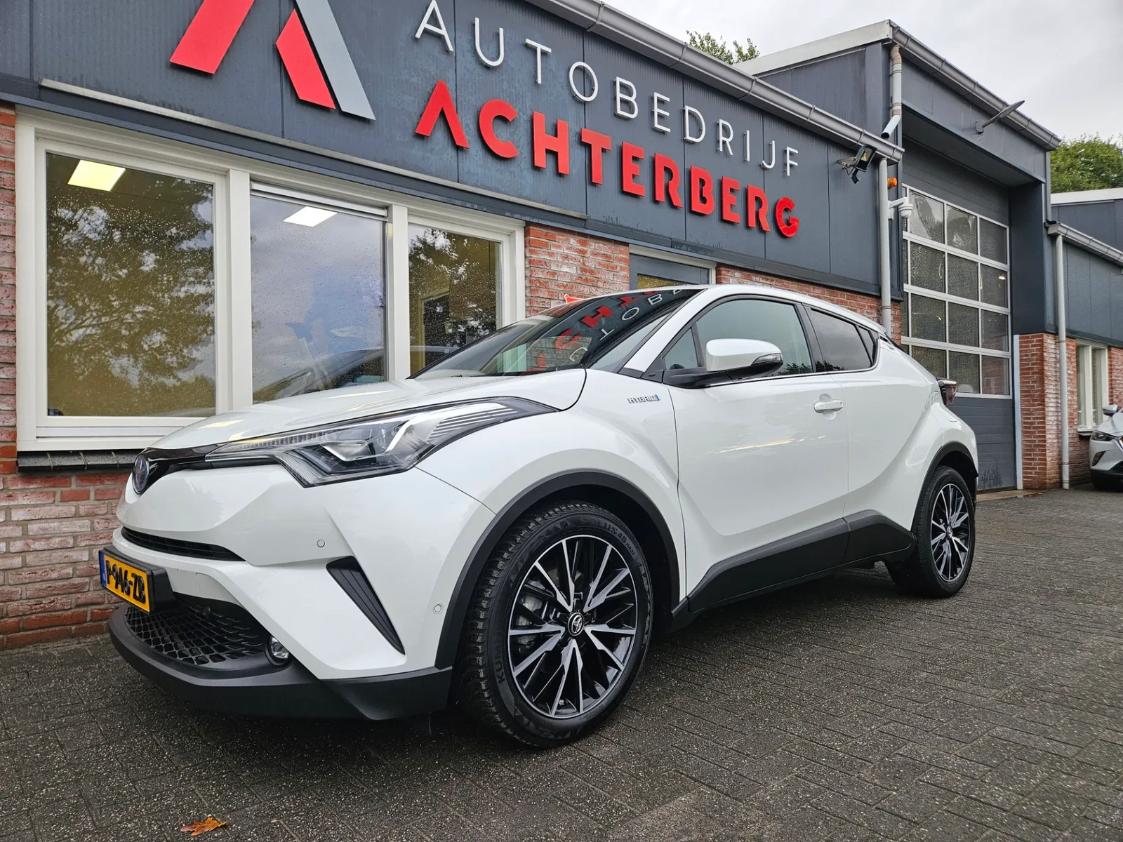 Toyota C-HR (2018) — foto 1