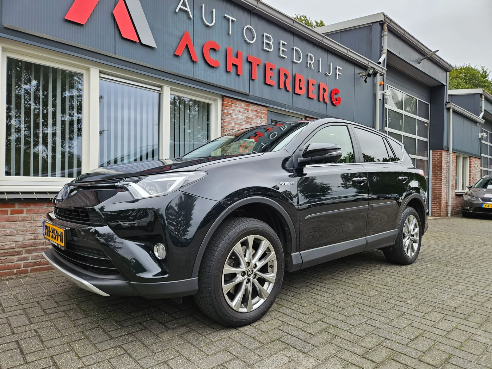 Toyota RAV4 (2016) — foto 1