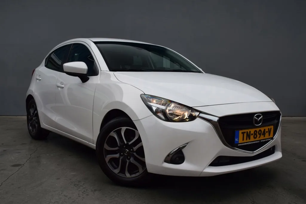 Mazda 2 (2018) — foto 1