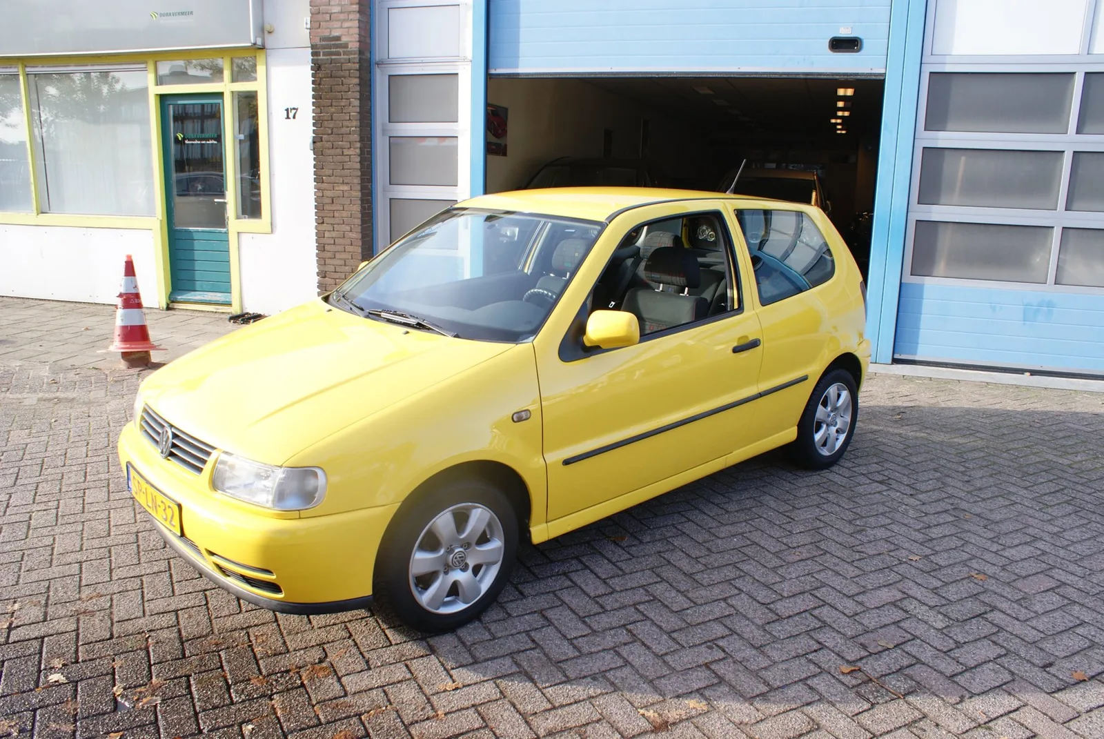 Volkswagen Polo (1998) — foto 1