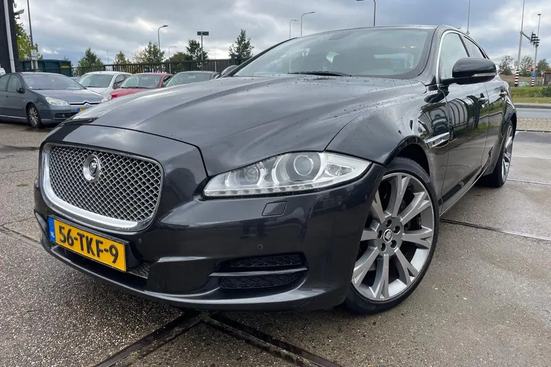 Jaguar XJ (2012)