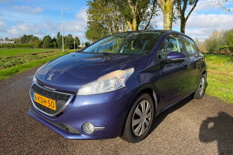 Peugeot 208 (2013)