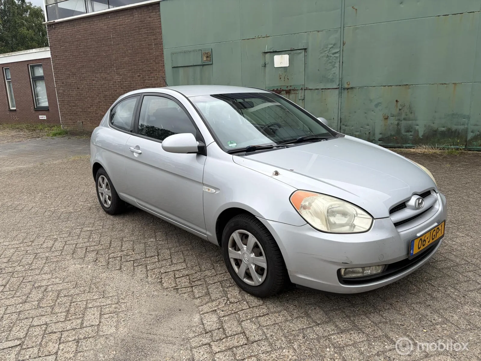 Hyundai Accent (2009) — foto 1
