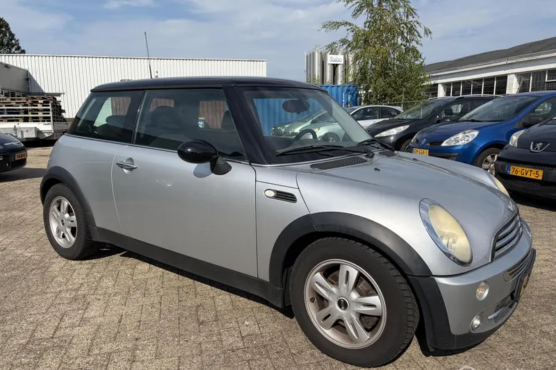 MINI Cooper (2006)
