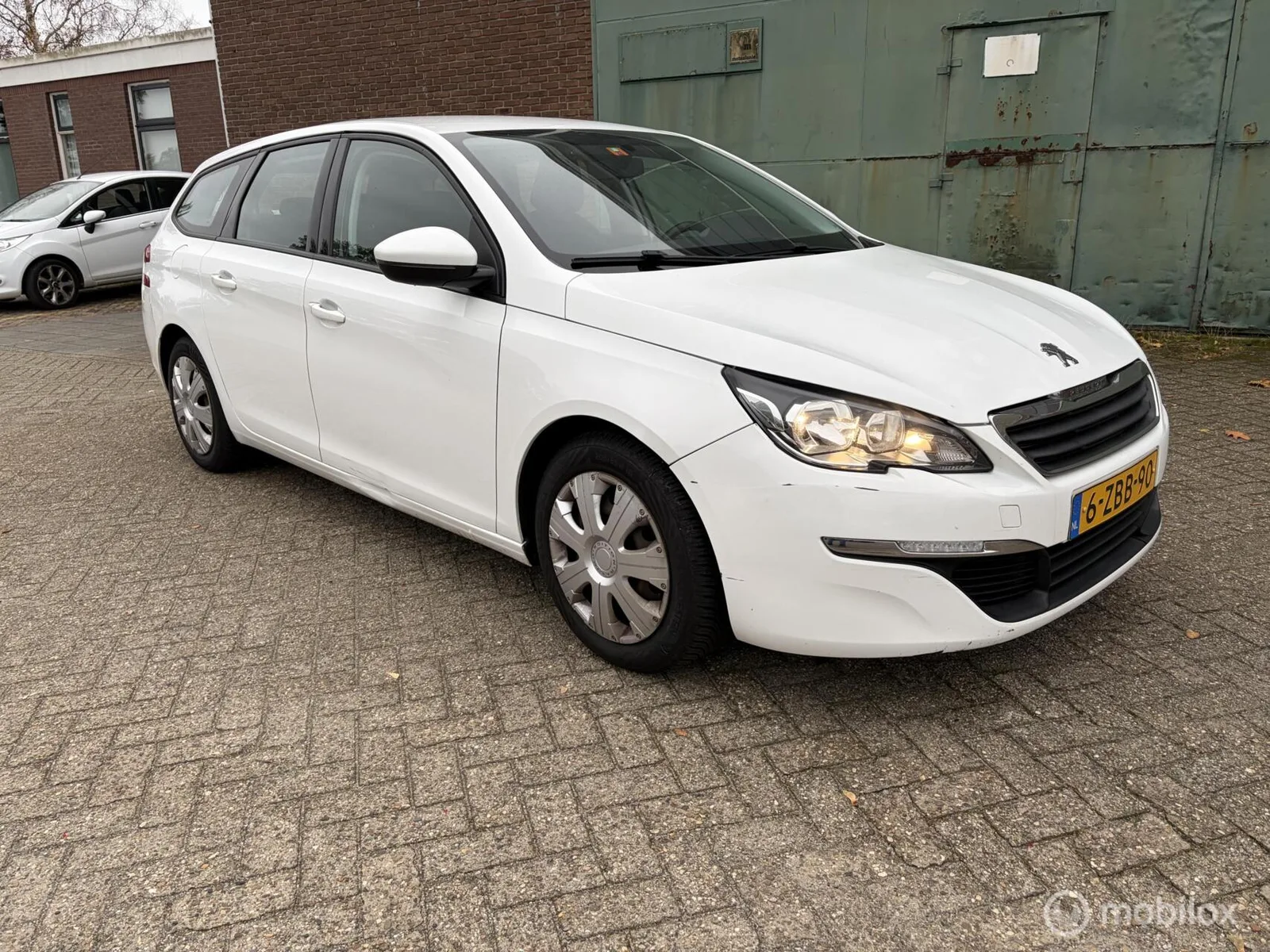 Peugeot 308 (2014) — foto 1