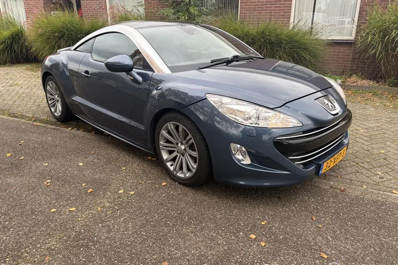 Peugeot RCZ (2011)