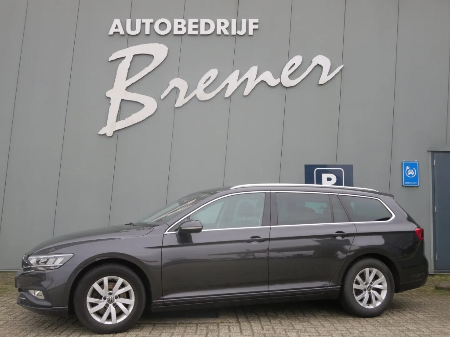 Volkswagen Passat (2021) — foto 1