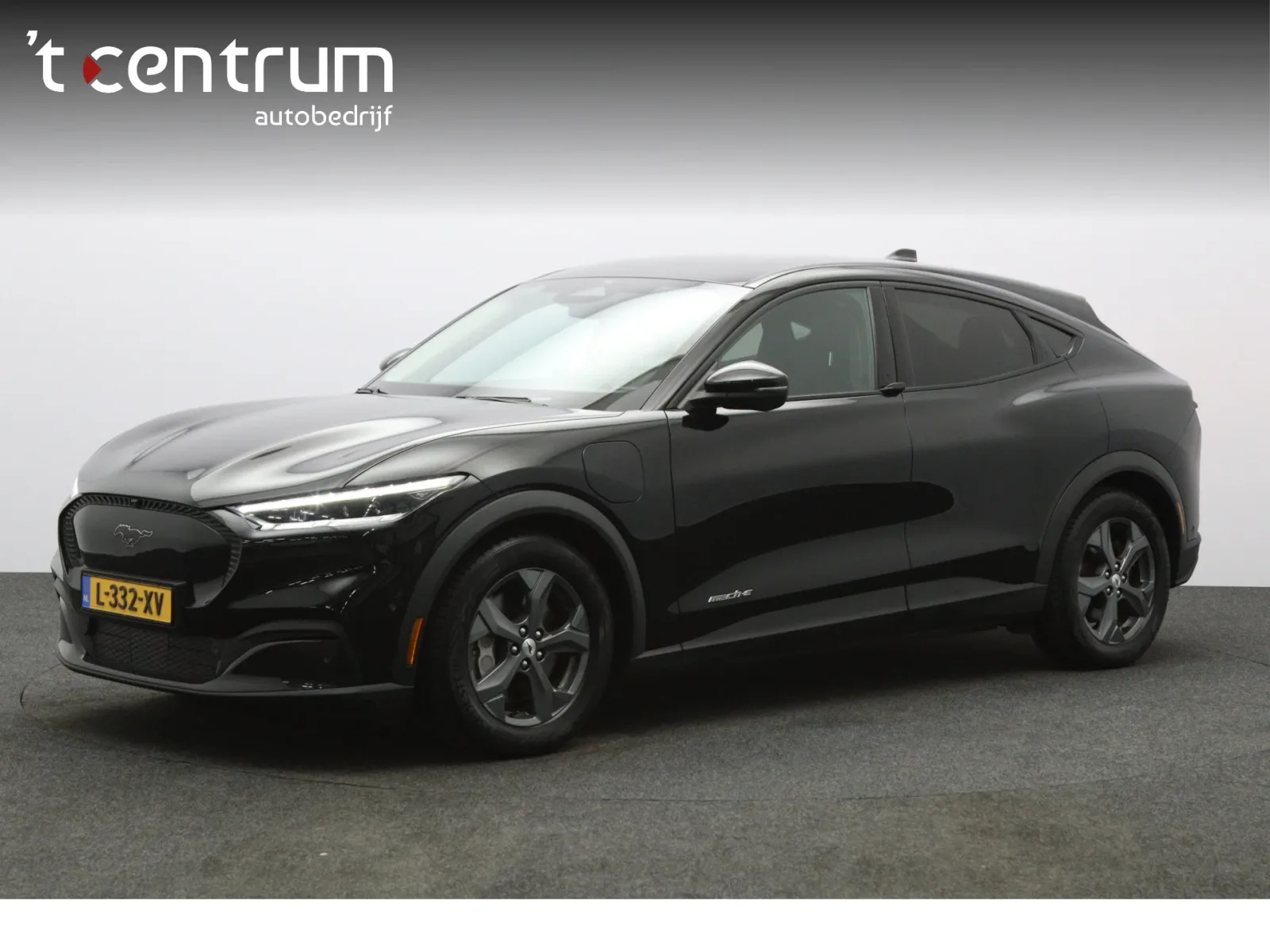 Ford Mustang Mach-E (2021) — foto 1